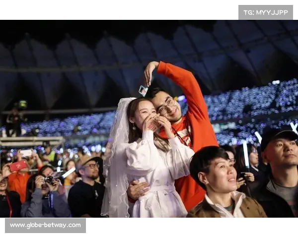决赛现场情侣浪漫求婚获球队终身会员资格感动全场 决赛现场情侣浪漫求婚获球队终身会员资格感动全场